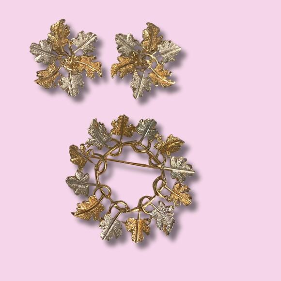 Sarah Coventry Golden and Silver Leaves on Circle Brooch and Earrings Set - Picture 3 of 7